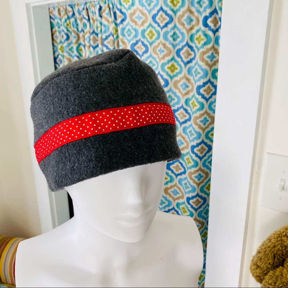 Vintage Inspired cloche hat w red/white polka dot hat band